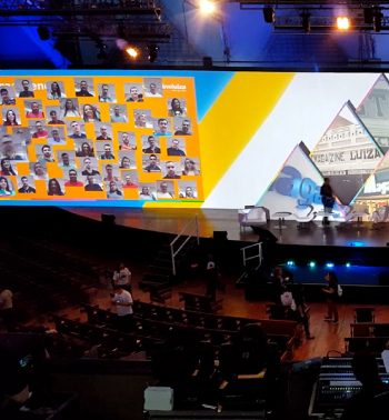 Mosaico de Fotos Interativo